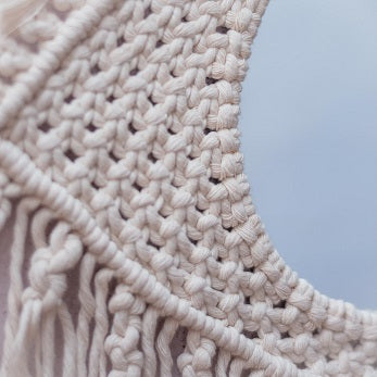Crea con tus propias manos un espejo de macrame en nuestros talleres presenciales.