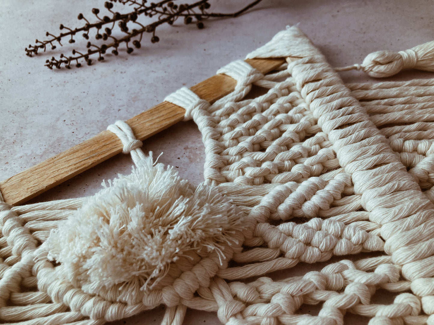 TAPIZ DE MACRAMÉ "TRIANGULO"