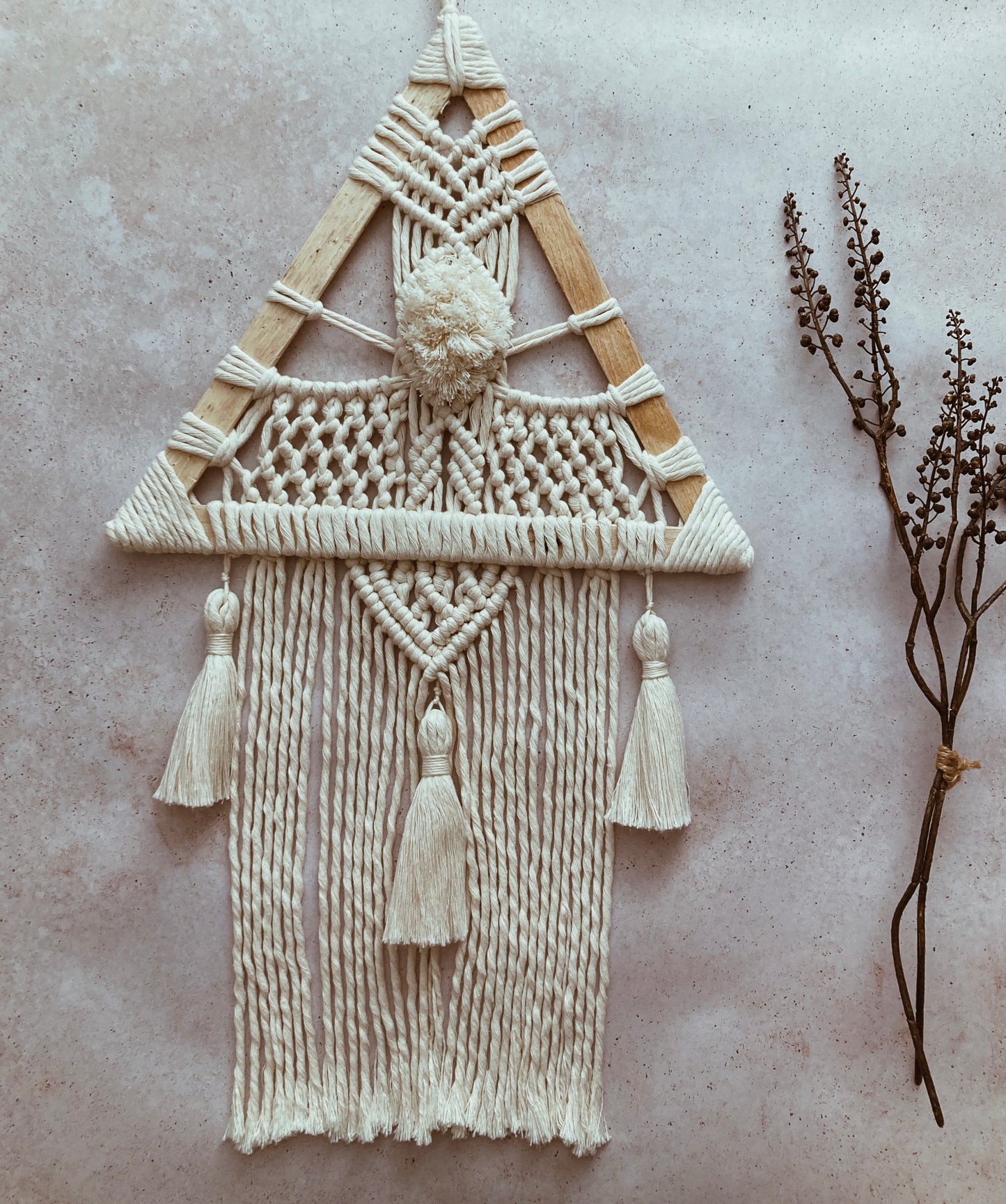 TAPIZ DE MACRAMÉ "TRIANGULO"