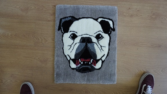 tu mascota en un alfombra hecha con tufting