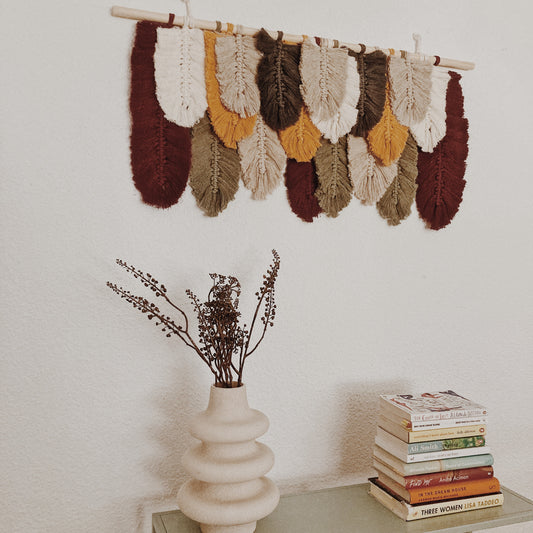 Tapiz de plumas en macrame